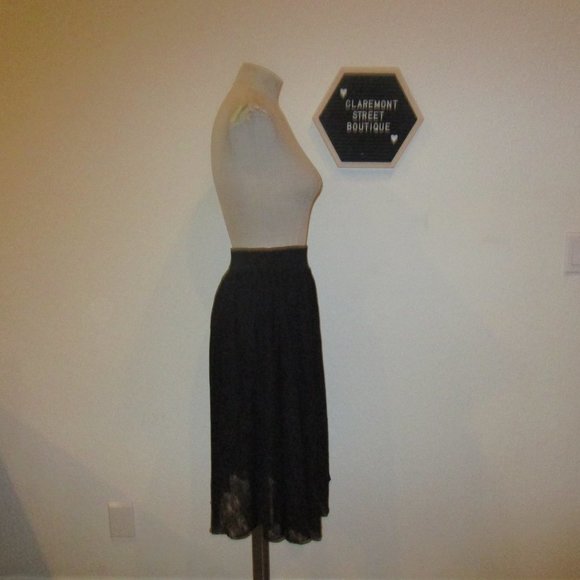 LuLaRoe Black floral lace Lola skirt sz XS - Picture 3 of 7